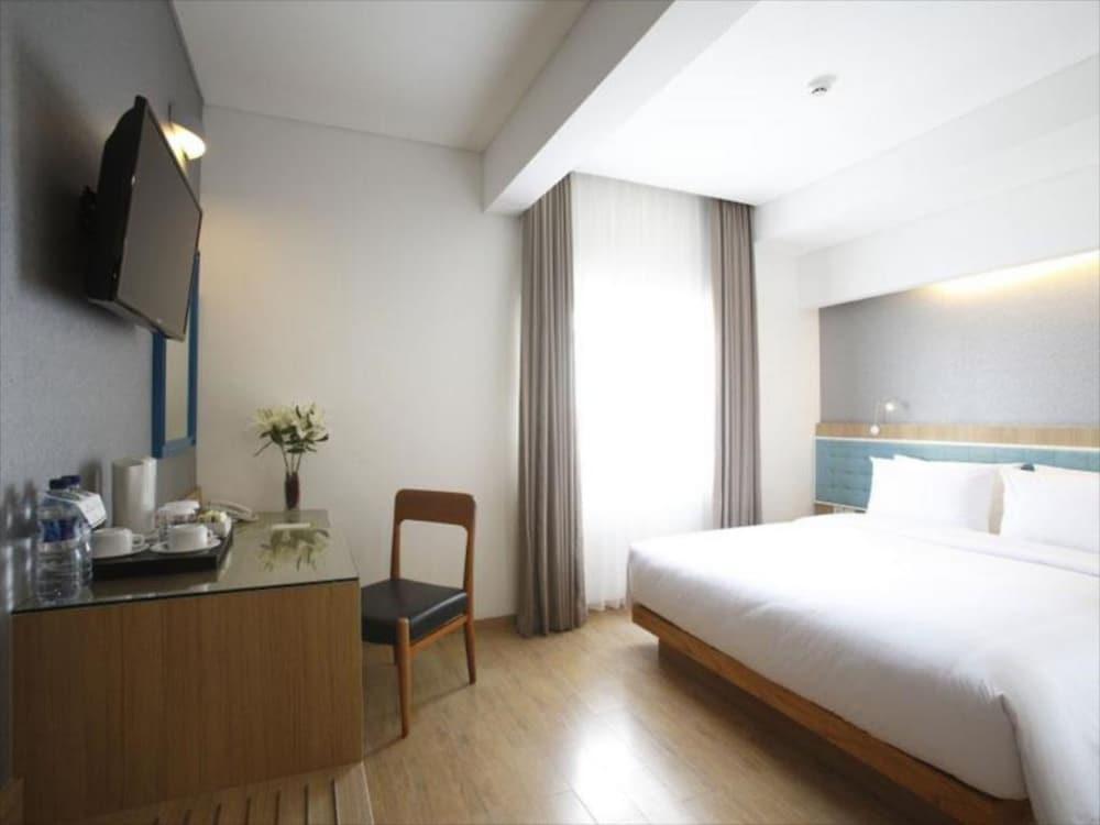 Hotel Santika Kelapa Gading Jakarta Buitenkant foto