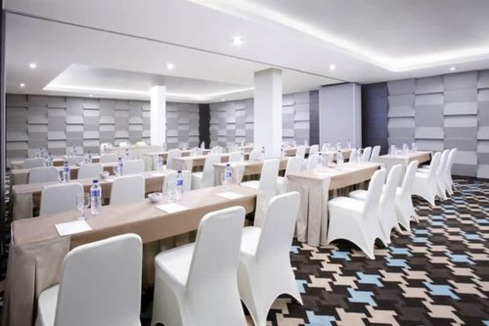 Hotel Santika Kelapa Gading Jakarta Buitenkant foto