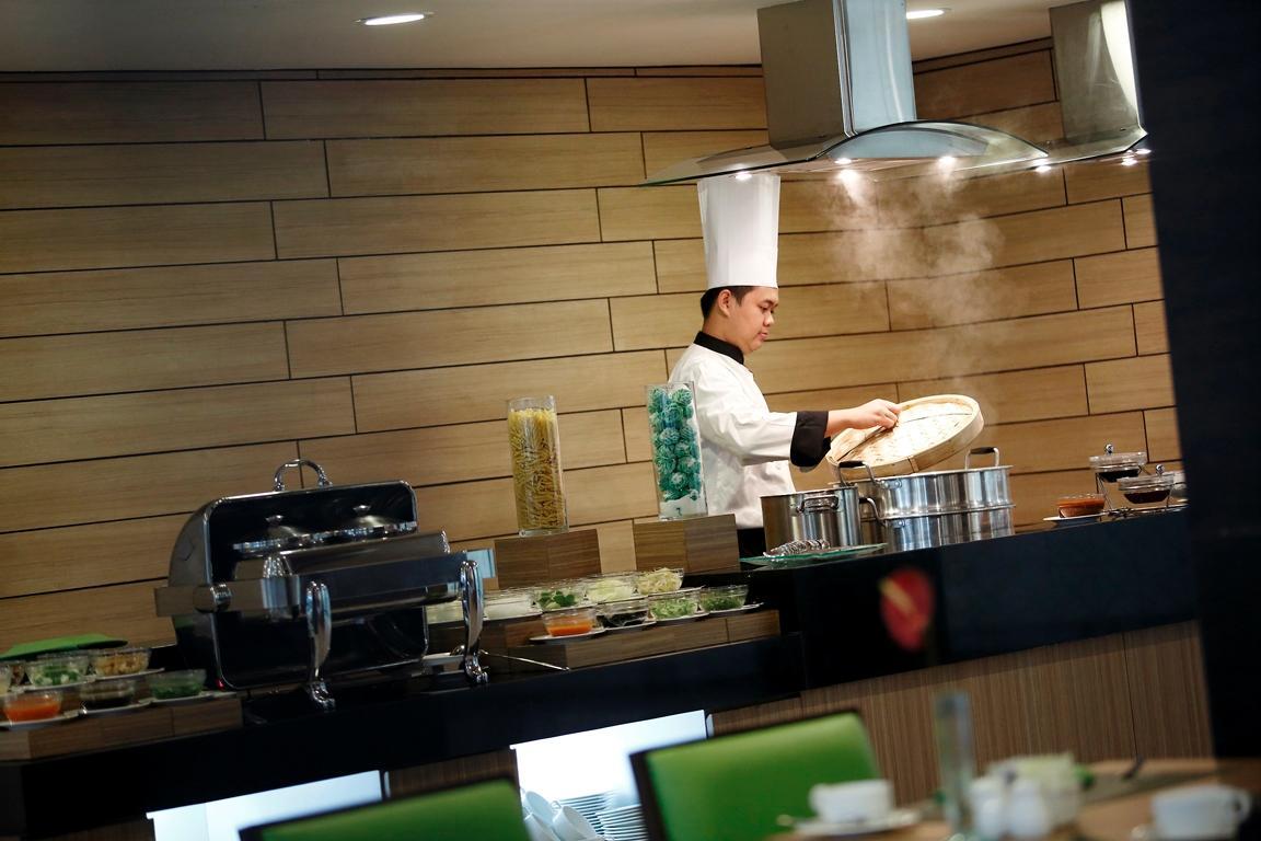 Hotel Santika Kelapa Gading Jakarta Buitenkant foto