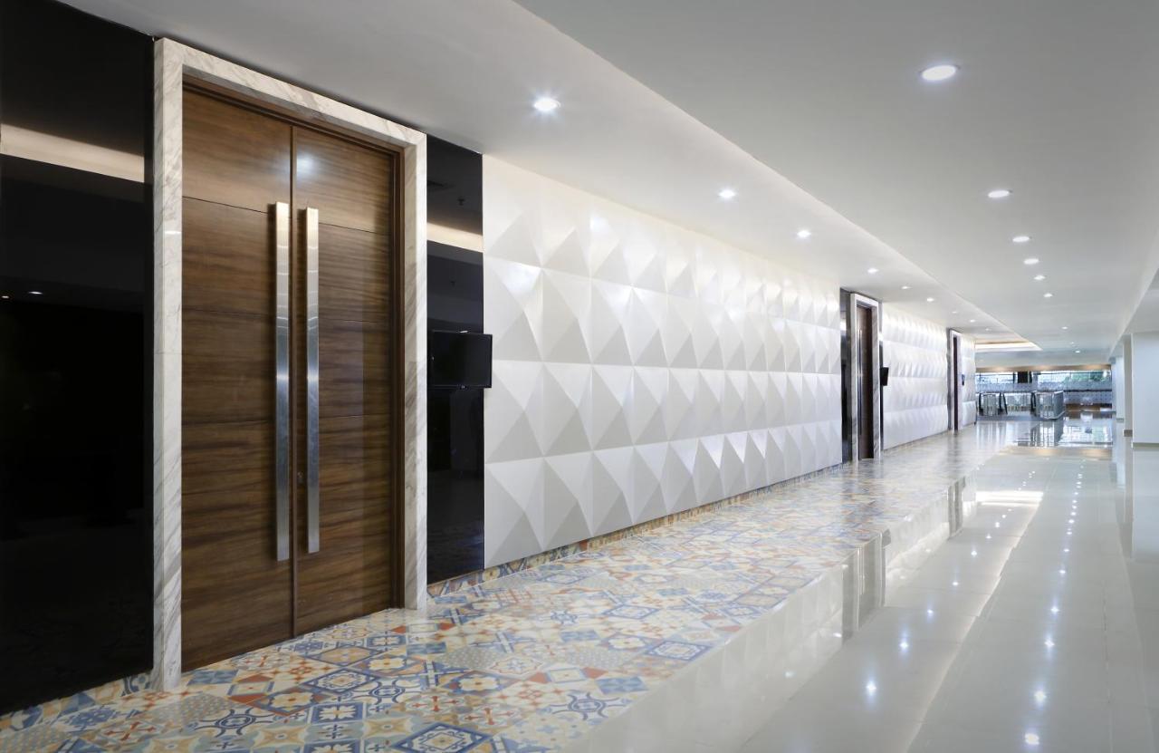 Hotel Santika Kelapa Gading Jakarta Buitenkant foto