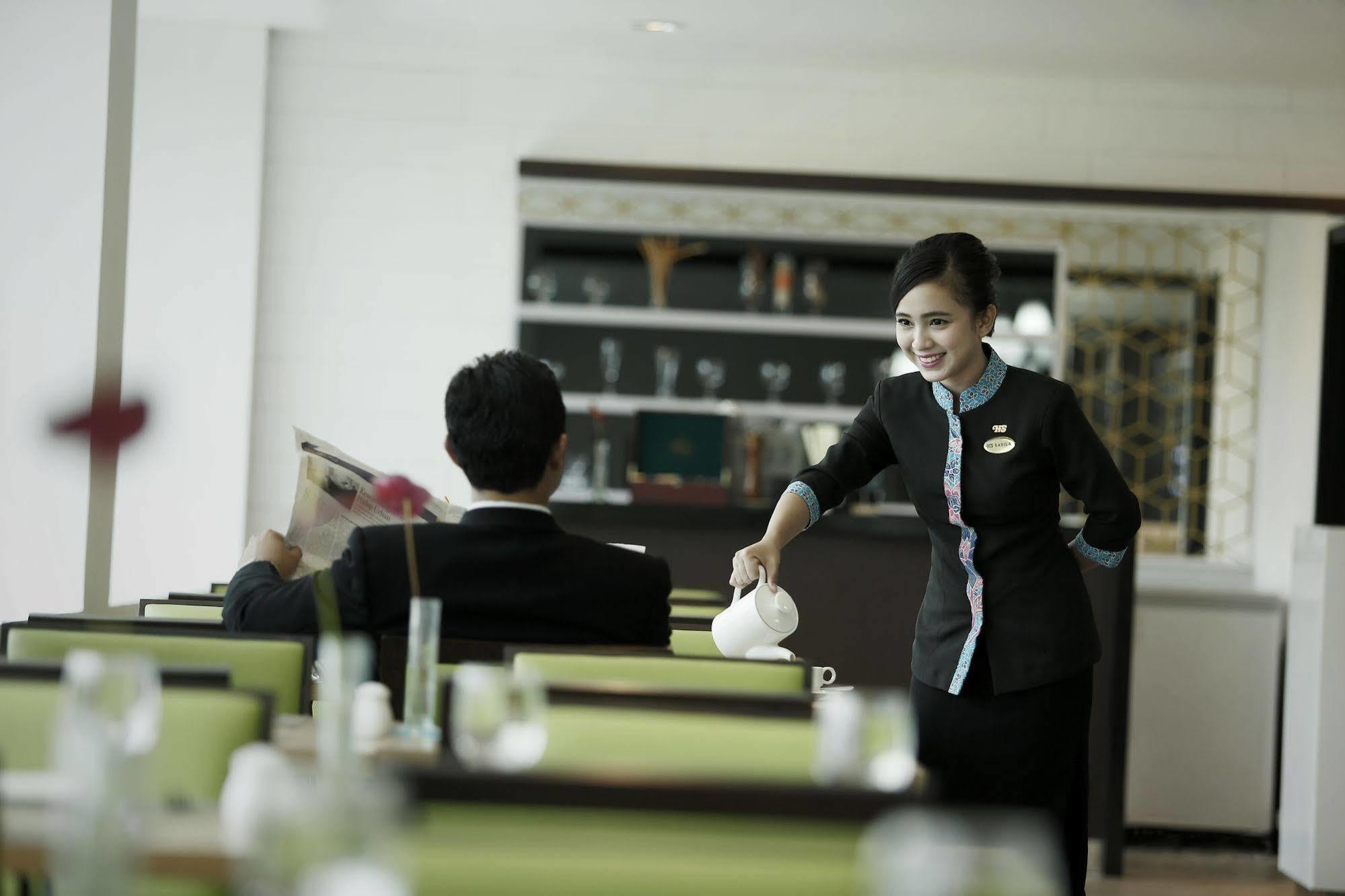 Hotel Santika Kelapa Gading Jakarta Buitenkant foto
