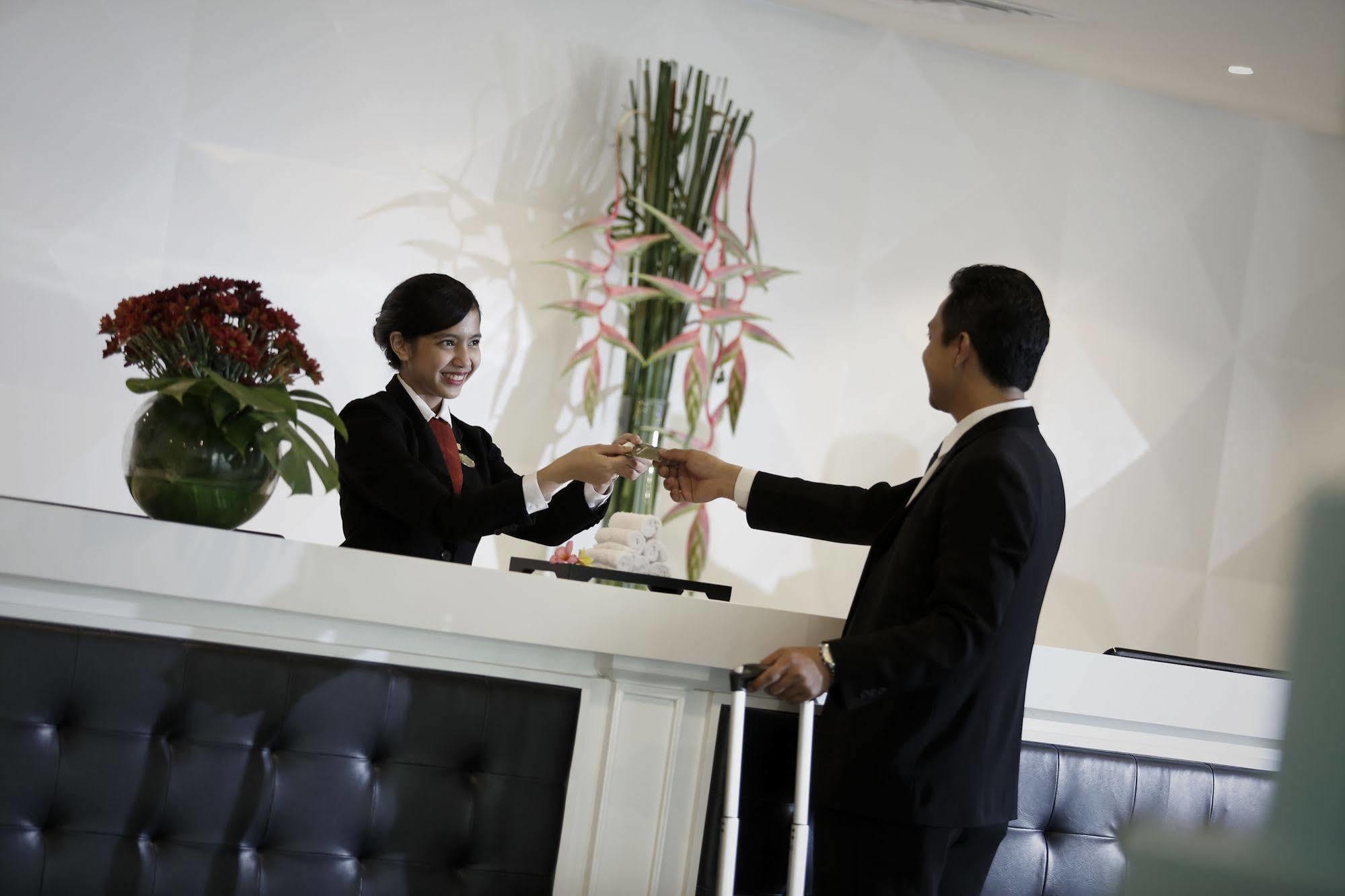 Hotel Santika Kelapa Gading Jakarta Buitenkant foto