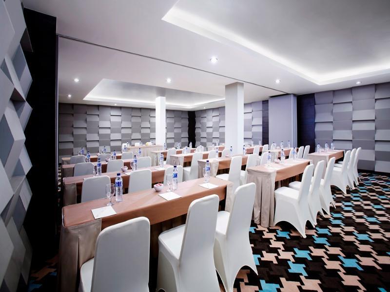 Hotel Santika Kelapa Gading Jakarta Buitenkant foto